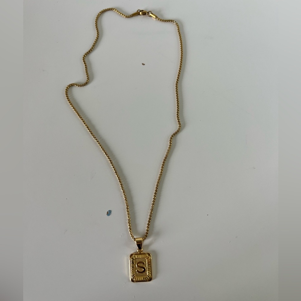 “S” gold chain necklace